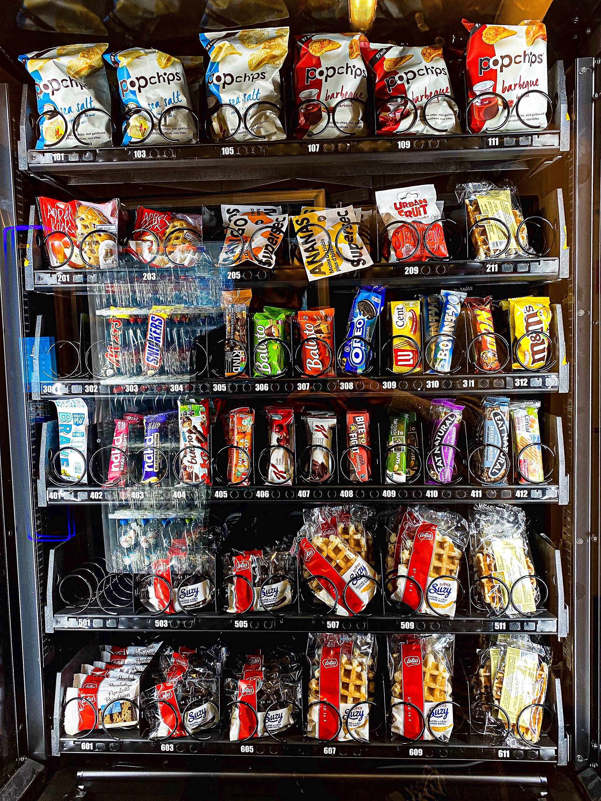 Neuer Snackautomat mit besonderen Süßigkeiten in Bünde aufgestellt